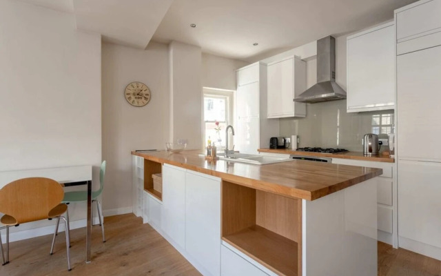 2 Bedroom Apartment in Central London