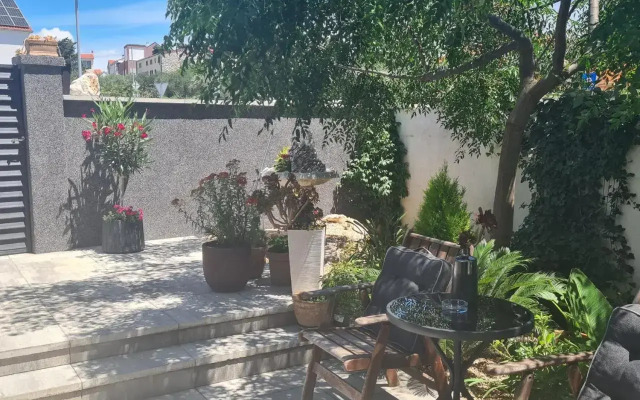 Villa Queen