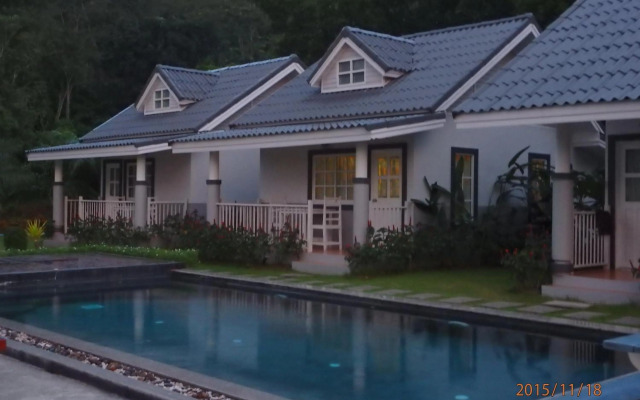 Suksompong Resort