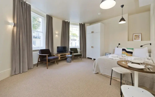 Deluxe Studio Suite in Historic Camden Terrace