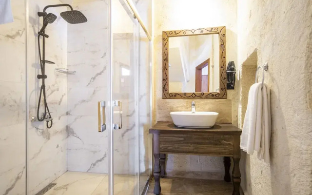 Uzay Cave Suite Hotel