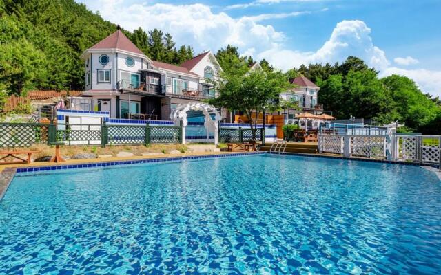 Pool Villa 1-2 Pension