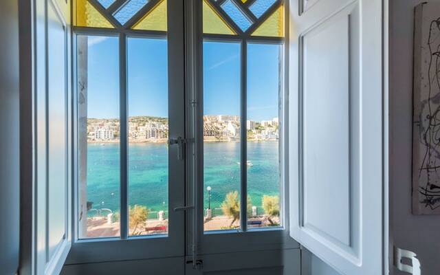 Getawaysmalta - Blue Harbour 2 Seafront 3-bedroom Apt With Large Back Terrace