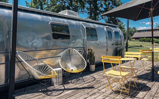 Hutton Brickyards Riverfront Hotel + Venue