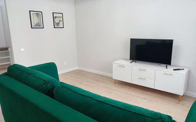 Атмосфера на улице Николая Островского