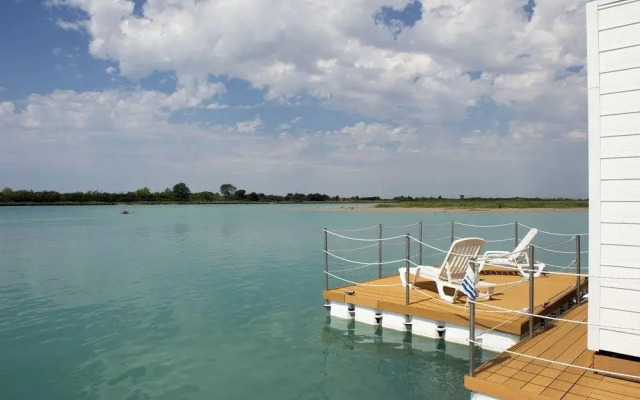 Floating Resort