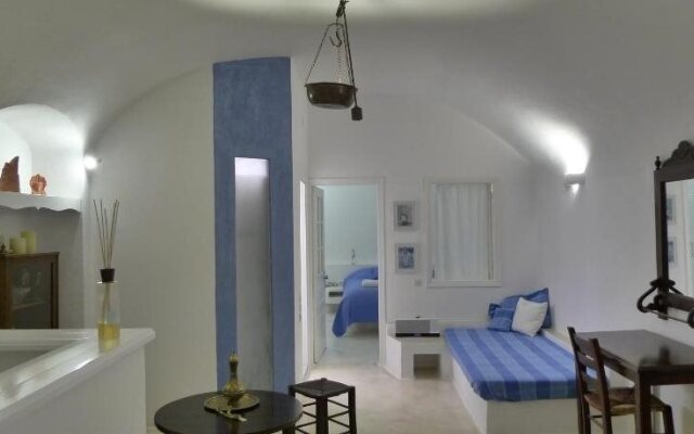 Altana Traditional Houses & Suites