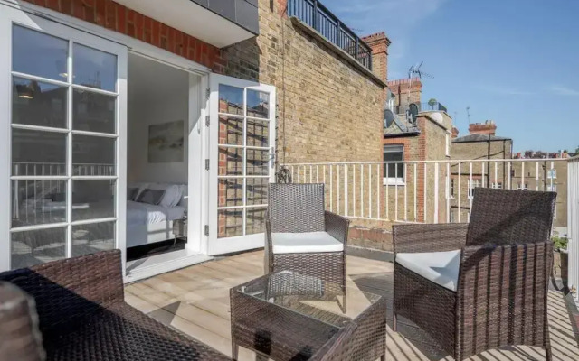 The Harrods Residence with AC