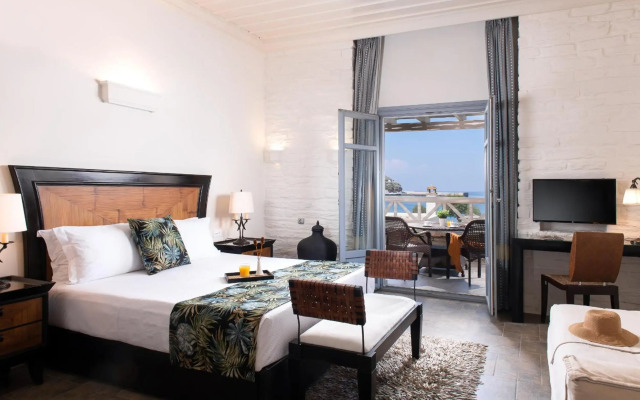 Porto Kea Suites