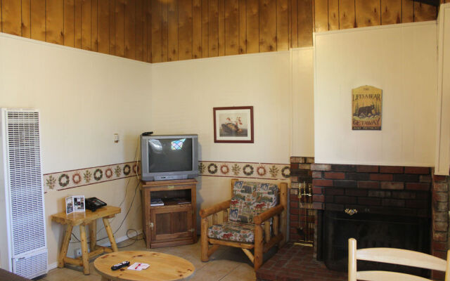 Rodeway Inn & Suites Fireside Lodge