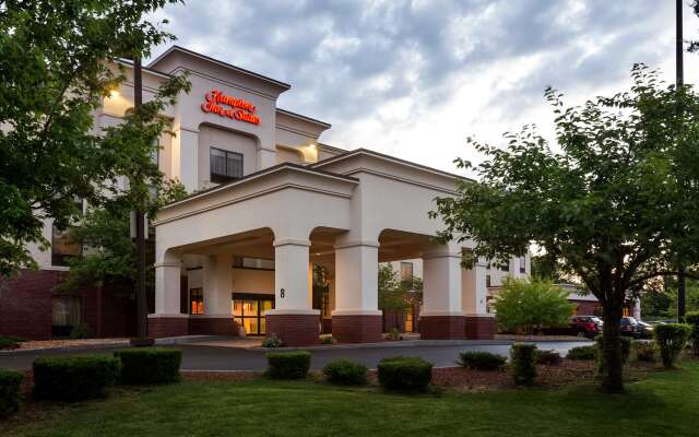 Hampton Inn & Suites Manchester-Bedford