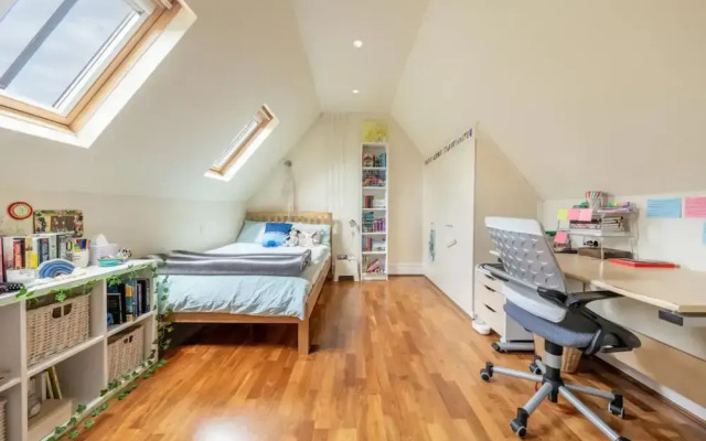 Stunning 3 Bedroom Apartment in Trendy Chalk Farm