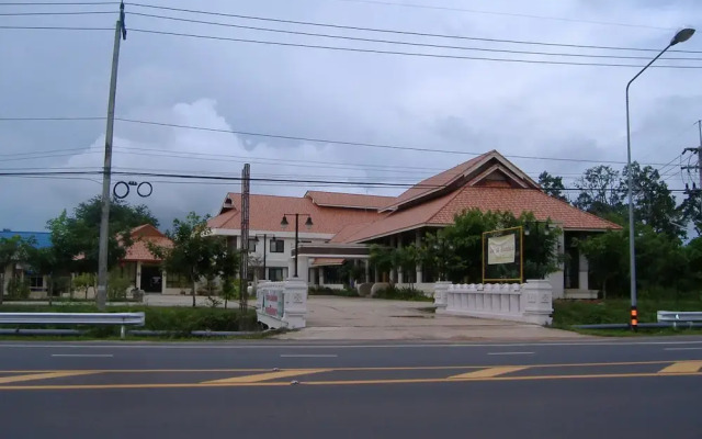 LJ The Emerald Hotel