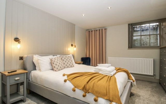1C College Hill