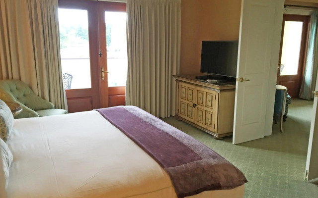 Delamar Greenwich Harbor