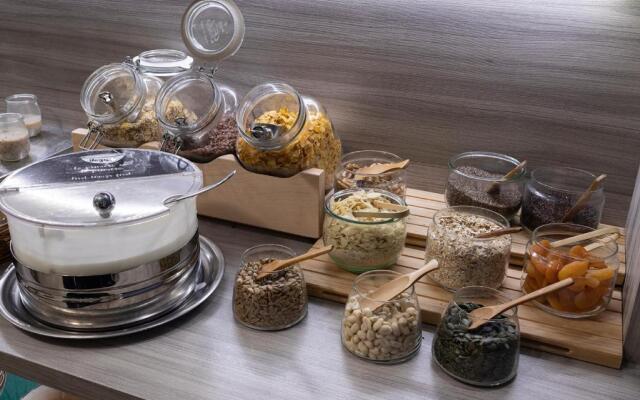 Petit Palace Lealtad Plaza