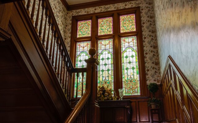 Honeybee Inn Bed & Breakfast