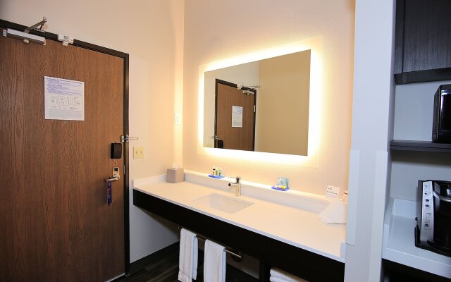 Holiday Inn Express & Suites Ashland, an IHG Hotel