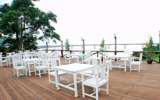Arawan Riverside Hotel
