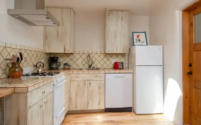 East Alameda - 3 Br Home