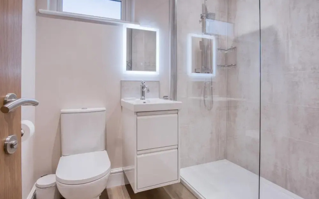 Waterfront 1 - 1 Bedroom Apartment - Wisemans Bridge
