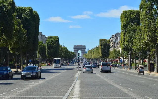 Champs Elysées - Lincoln, 140m2 Suites in Paris