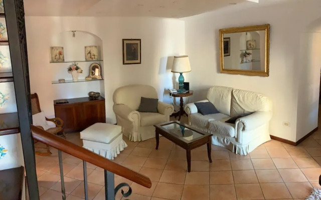 Annygiò House - De Vivo Realty