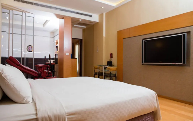 Royal Group Motel Chien Kuo Branch