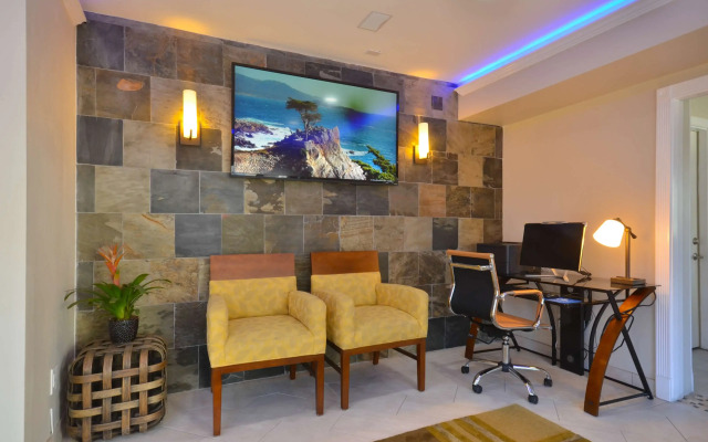 Best Western The Inn & Suites Pacific Grove