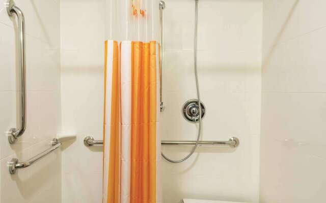 La Quinta Inn & Suites by Wyndham Lynchburg at Liberty Univ.