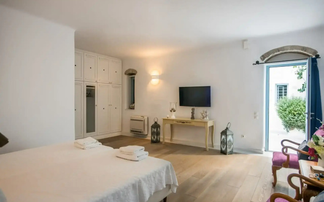 Monogram Travel Antiparos