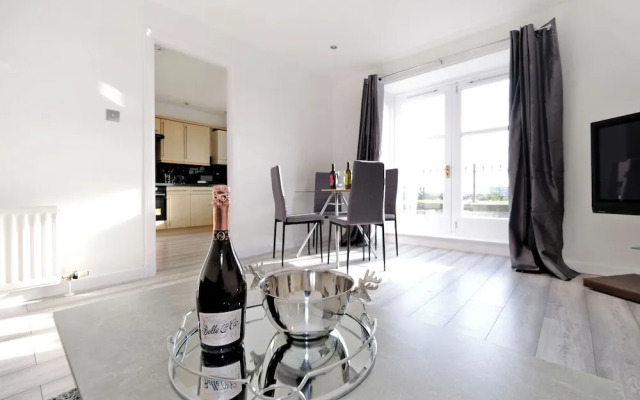 Orange Apartments - Belgrave Mansions