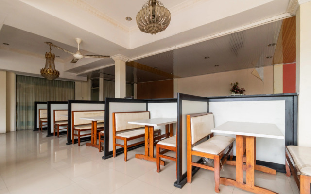 RedDoorz Syariah near Plaza Andalas Padang 2