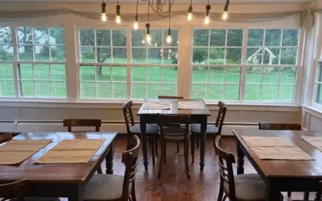 Stone Hearth Inn & Tavern
