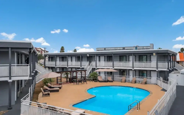 Отель Spanish Trail Inn