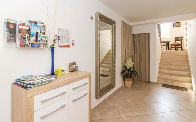 Awesome Home in Vodnjan With Wifi and 6 Bedrooms