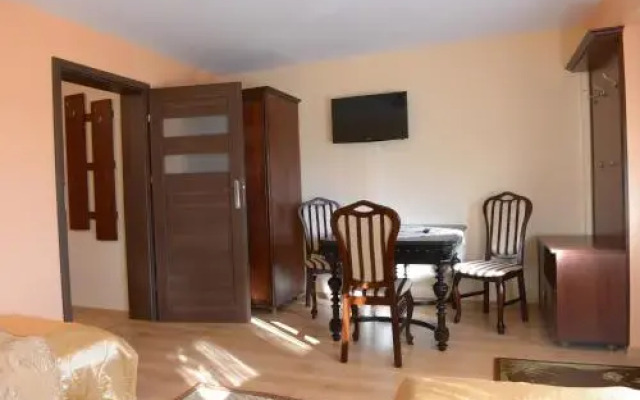 Hotelik Pod Lwami