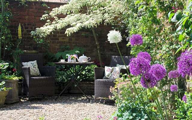 The Hollies Bed and Breakfast
