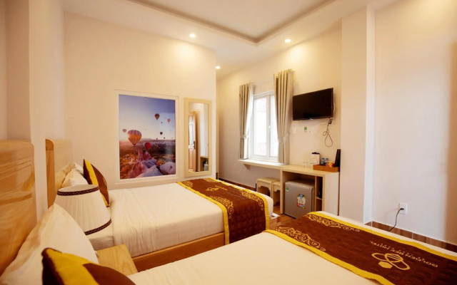 Golden Bee Hotel