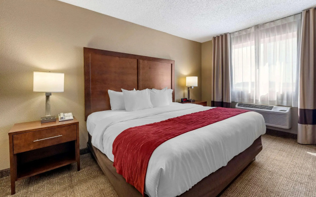 Comfort Inn & Suites Hays I-70
