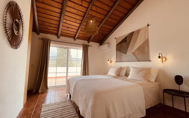 Casa Colinas Roxas by Portucasa