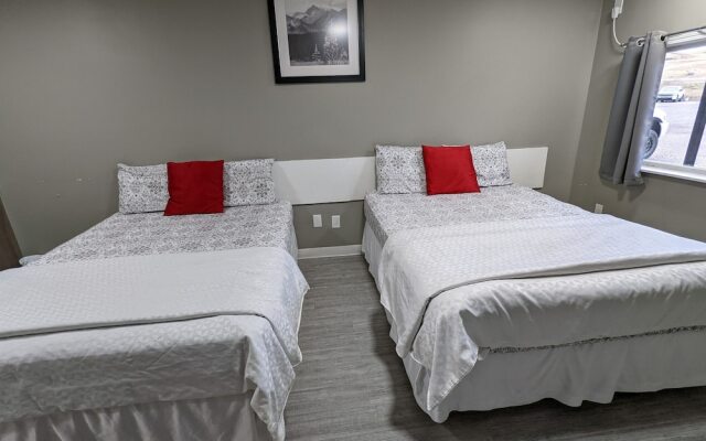 Riverside Motel & Suites