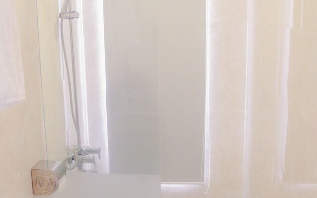 Airy Art Apartment My Khe Beach