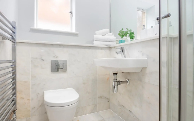 Spacious One Bed Apartment in Cleveland, Fitzrovia