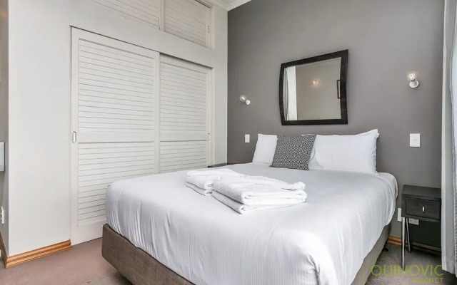 QV Lovely Princes Wharf Studio - 974