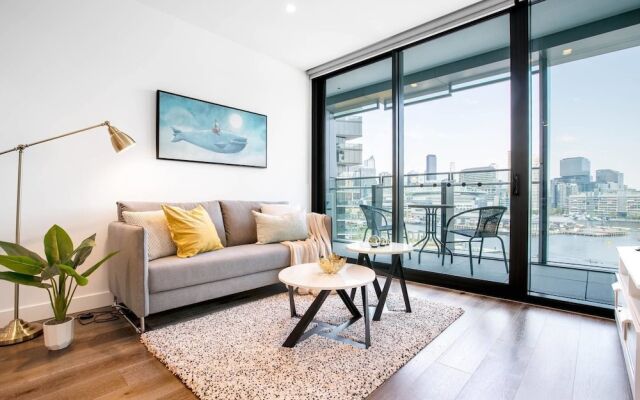 87 Docklands 2BD 2BTH Waterside with Carpark