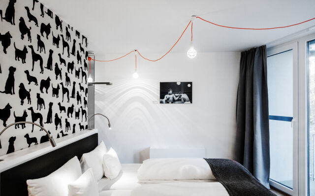 V-Hotel
