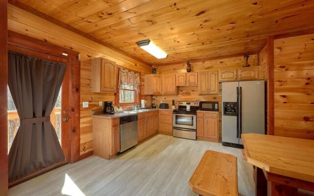 Pool Movie 1 Apartment 6