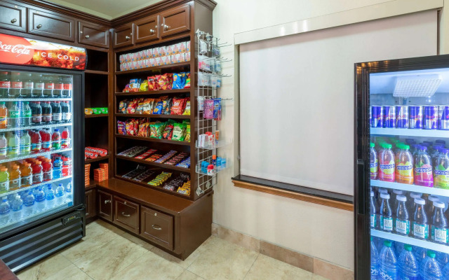 La Quinta Inn & Suites by Wyndham Houston New Caney