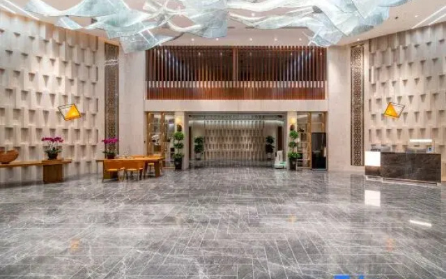 MEHOOD LESTLE The Traxland Hotel